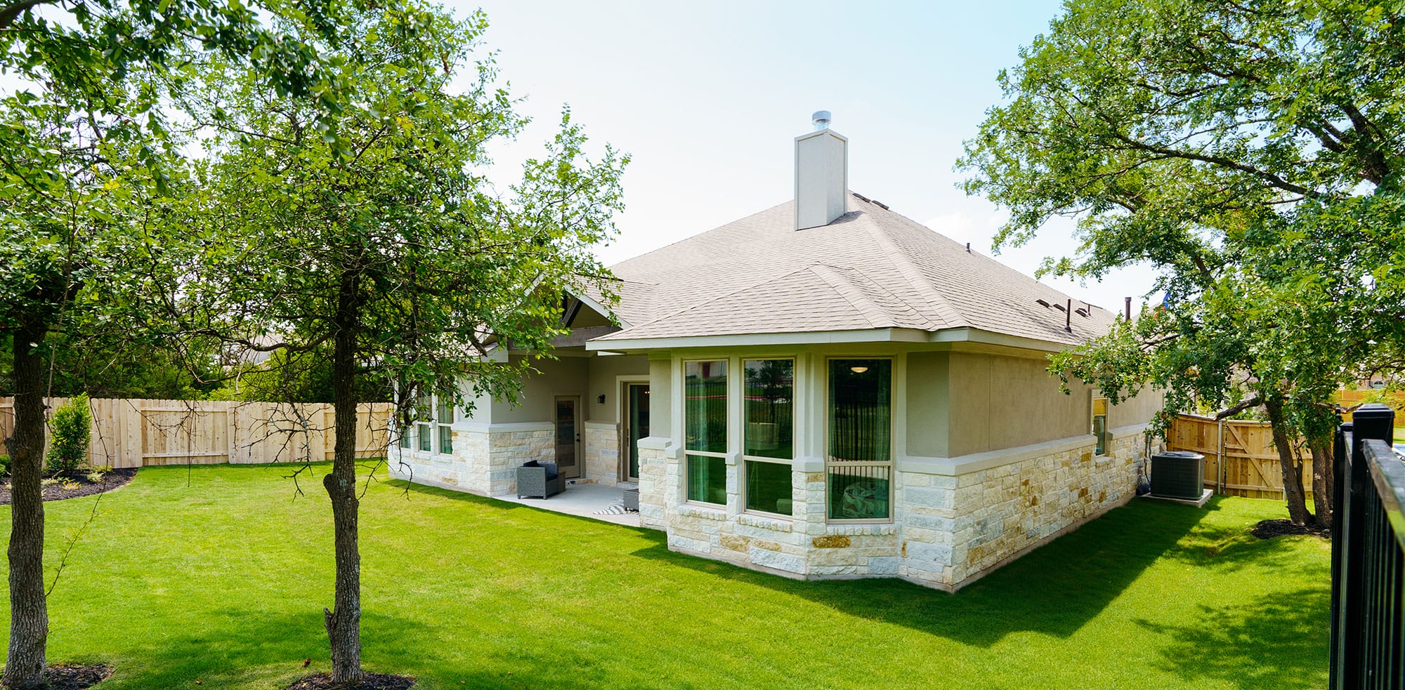 <h3>4. They Typically Come with Big Backyards</h3>“>
                                                </div>
                <div class=