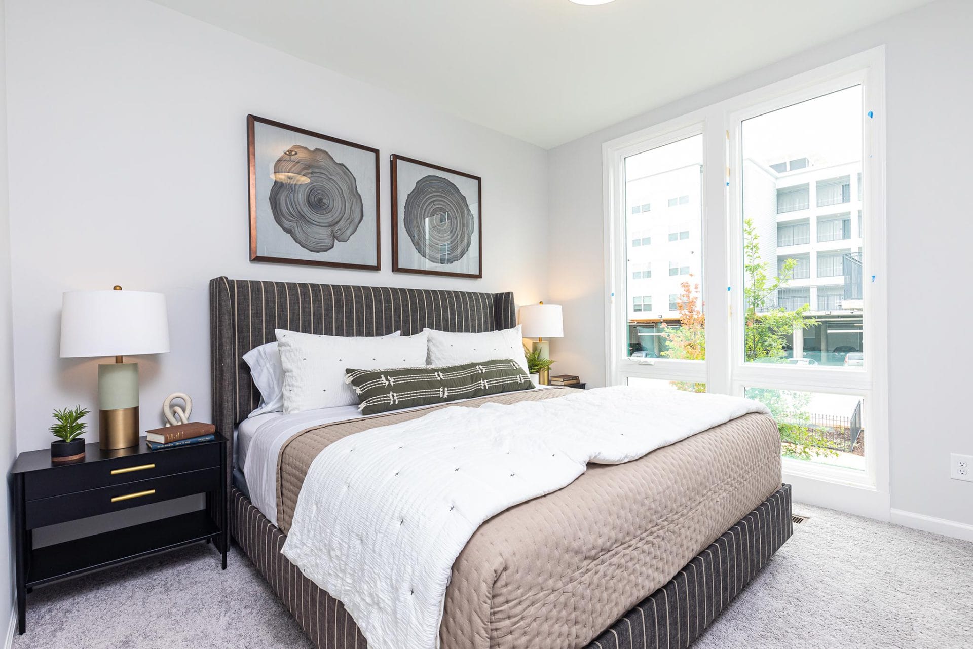 Step Inside a Sophisticated Modern Townhomeimage_block-block_9f1b016a3124f84ee28fcb0b1dc5585e