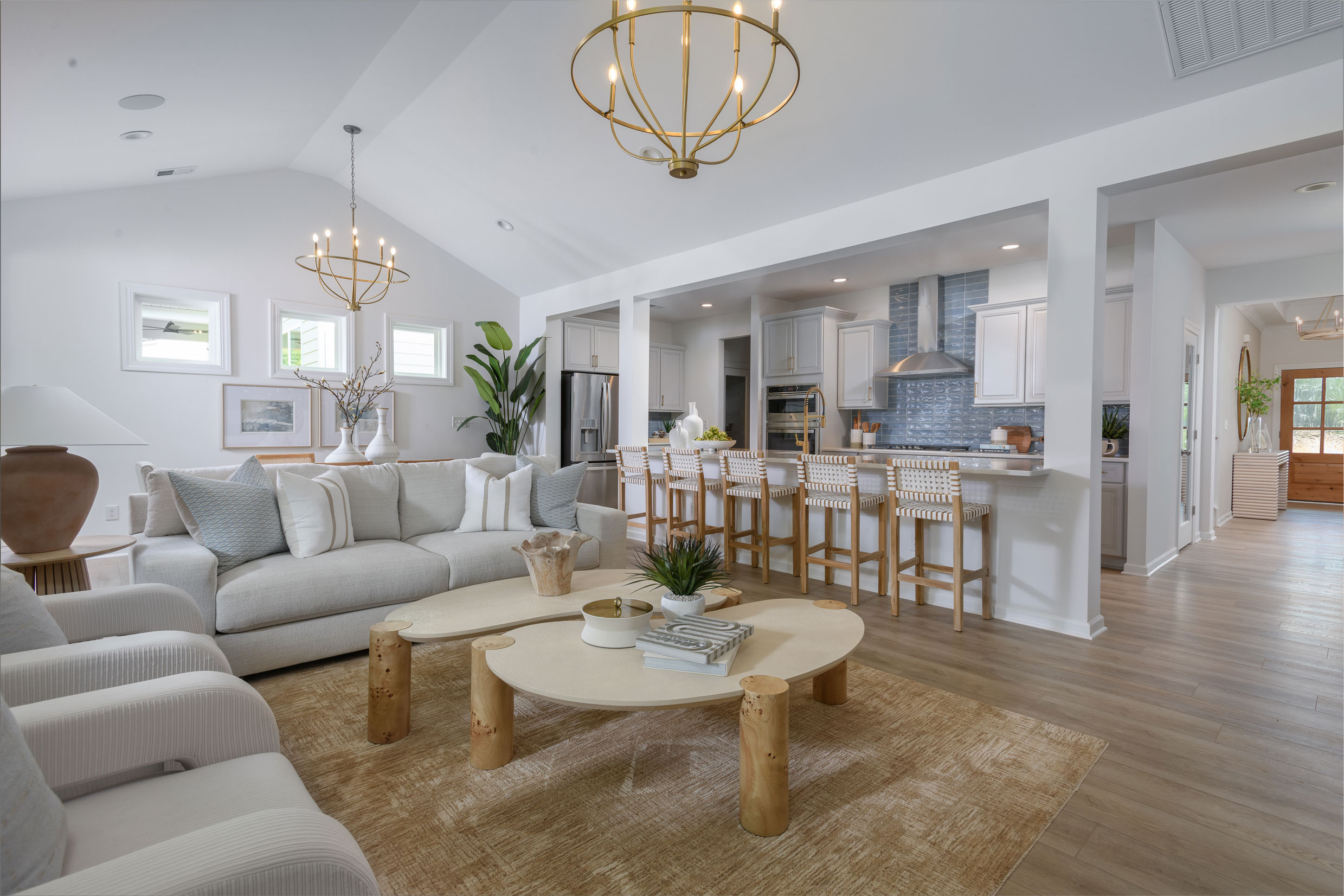 CAR-Abberly-Sunrise-PRO-highres-family-dine-kitchen-a