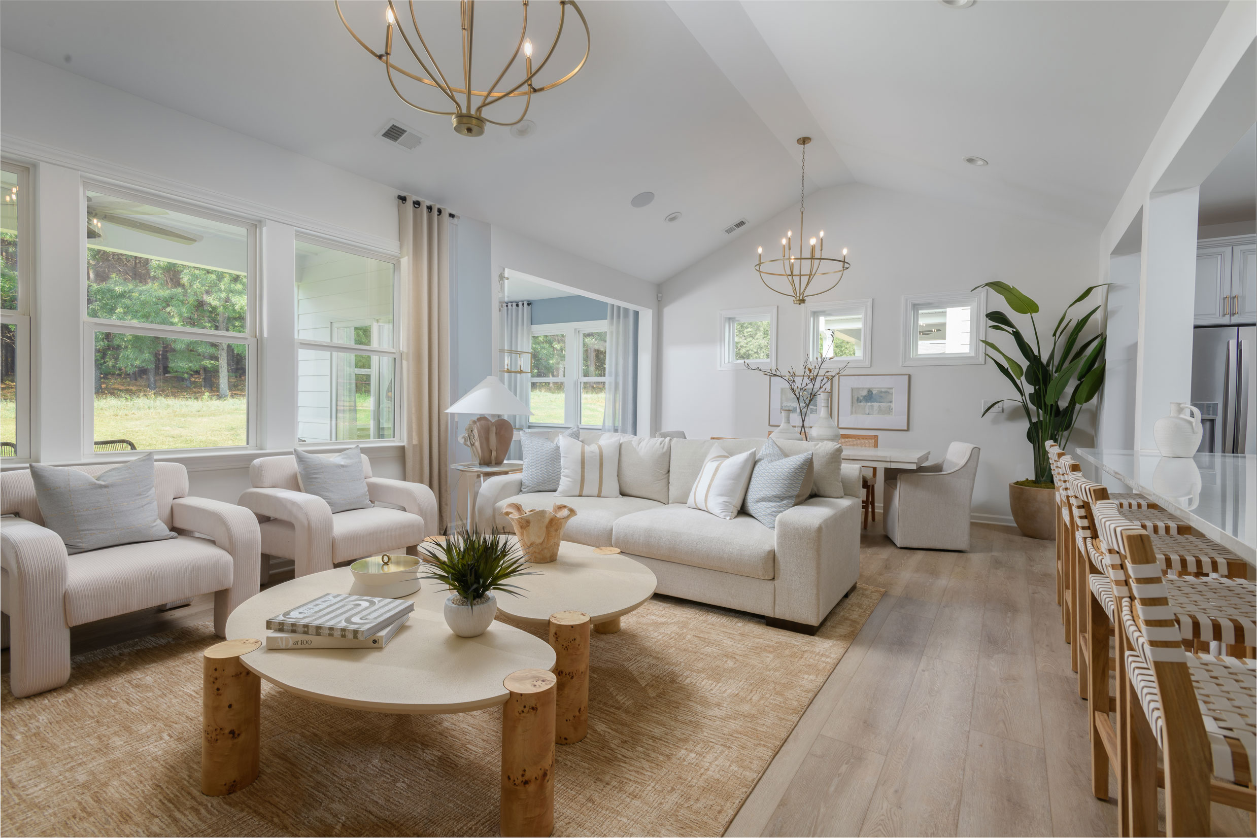 CAR-Abberly-Sunrise-PRO-highres-family-dine-sunroom-b