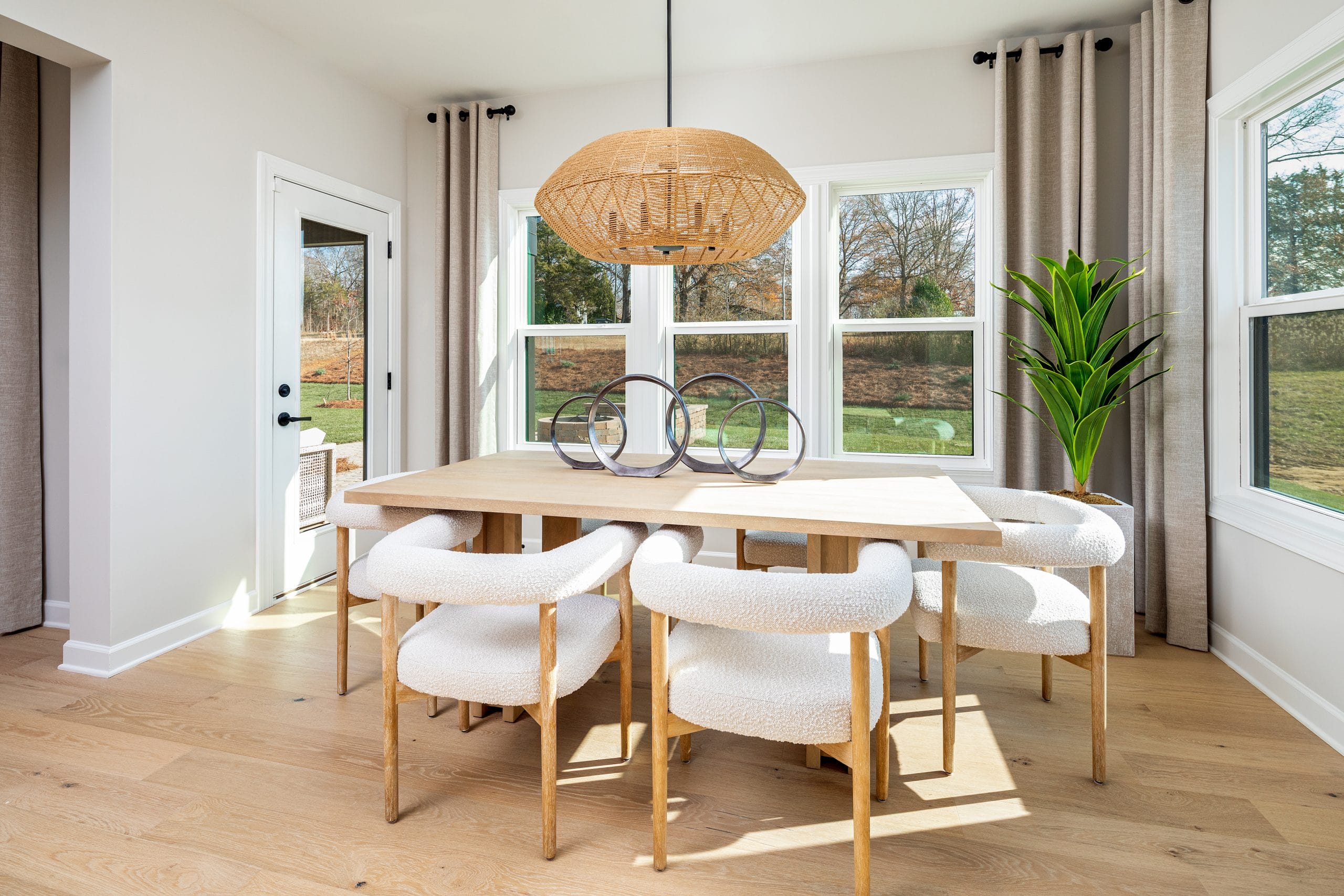 CAR-Silverado-Model-OakCreek-lot21-Breakfast