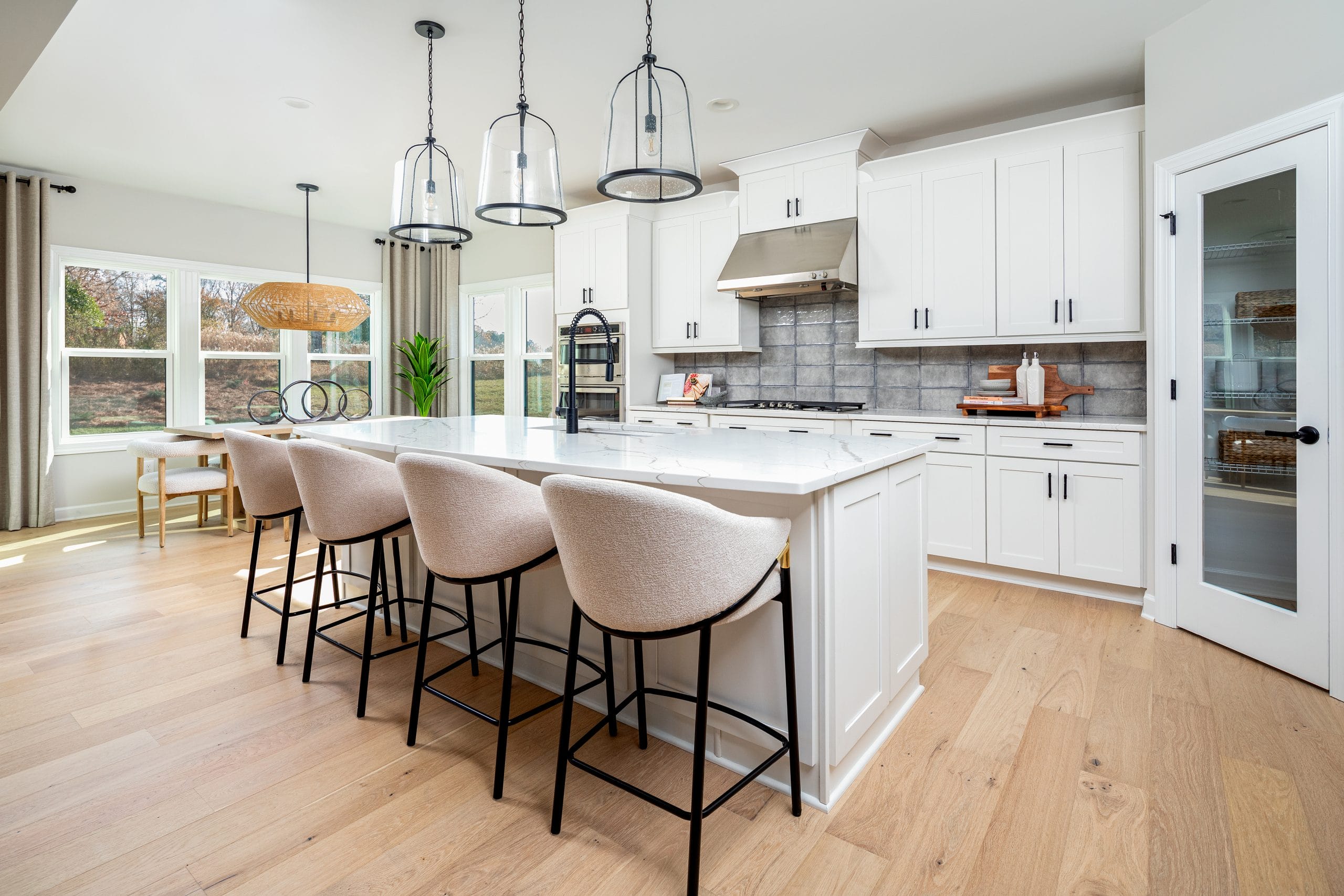 CAR-Silverado-Model-OakCreek-lot21-Kitchen-Breakfast