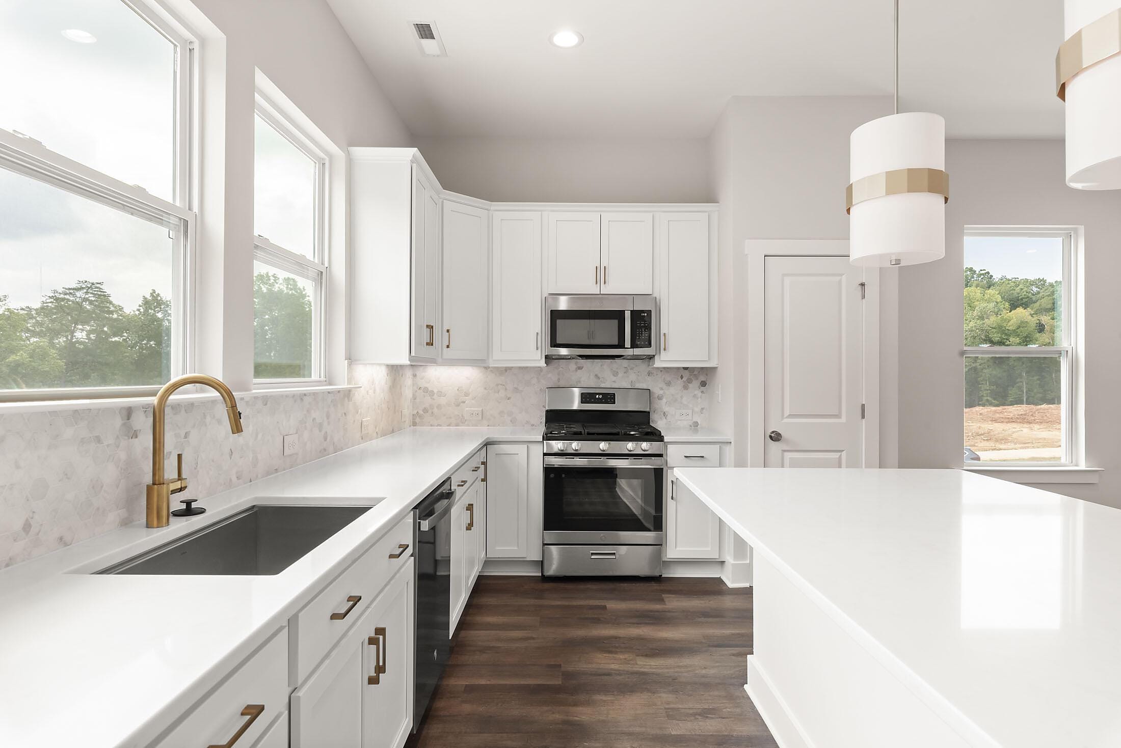 -home-empirecas-public_html-uploads-images-homes-46537-car_brx0031_100824-kit-4