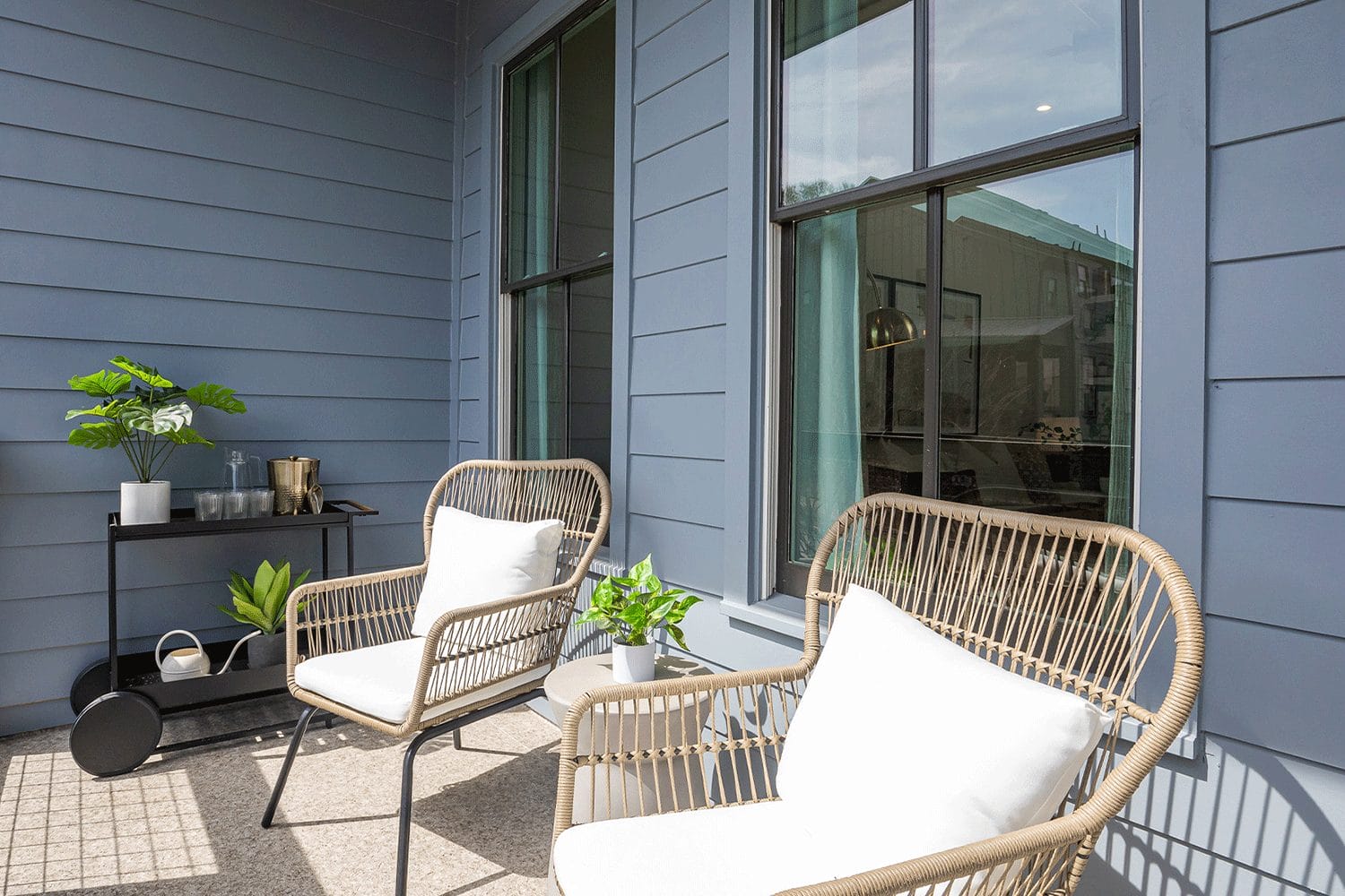 Swift-Model-Porch-2048px